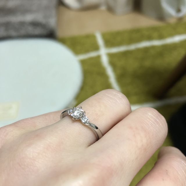 【LUCIE(ルシエ)の口コミ】 シンプルなものが良かったのと、手が小さいので、付けてみて似合ってると…