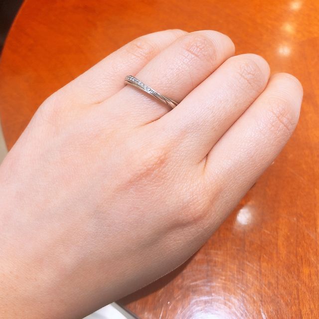 【TRECENTI(トレセンテ)の口コミ】 指輪の決め手は、『つけ心地』です。
スッと馴染む内丸甲の打ち方でできて…