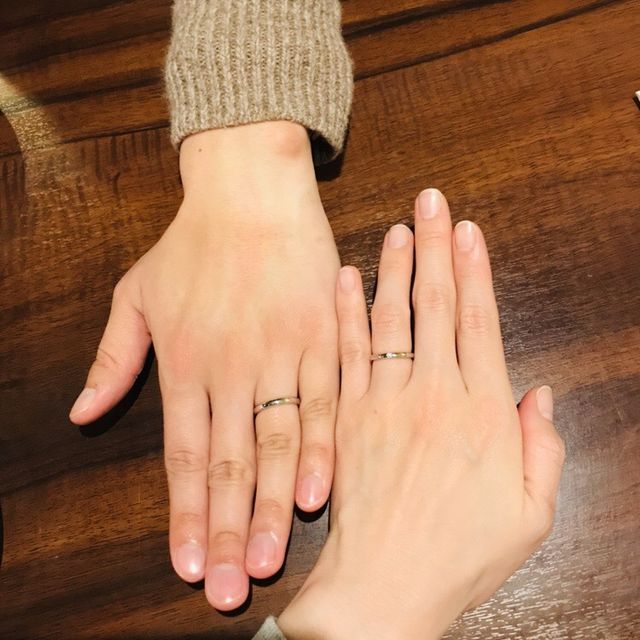 【ラザール ダイヤモンド(LAZARE DIAMOND)の口コミ】 つけ心地がとてもなめらかで、しっくりきました。結婚指輪にぴったりの重…
