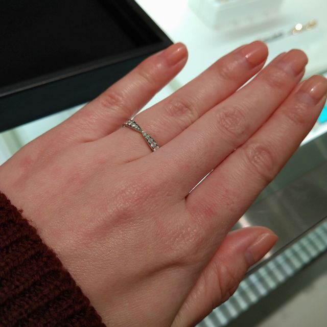 【ティファニー(Tiffany & Co.)の口コミ】 ネットで見て試着したいなと思っていたリングです。
ハーフエタニティなの…
