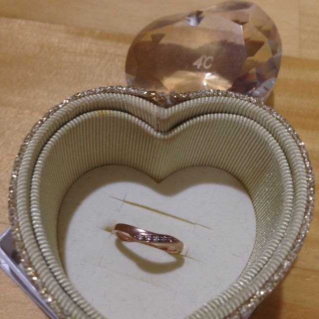 【4℃ BRIDAL(ヨンドシーブライダル)の口コミ】 もともと好きなアクセサリーブランドだった事と、仕事柄あまり目立つ指輪…