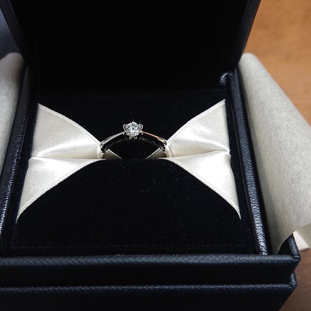 【エクセルコダイヤモンド(EXELCO DIAMOND)の口コミ】 ダイヤモンドが特別にきれいで、そこにひかれて購入を決めました。指輪の…