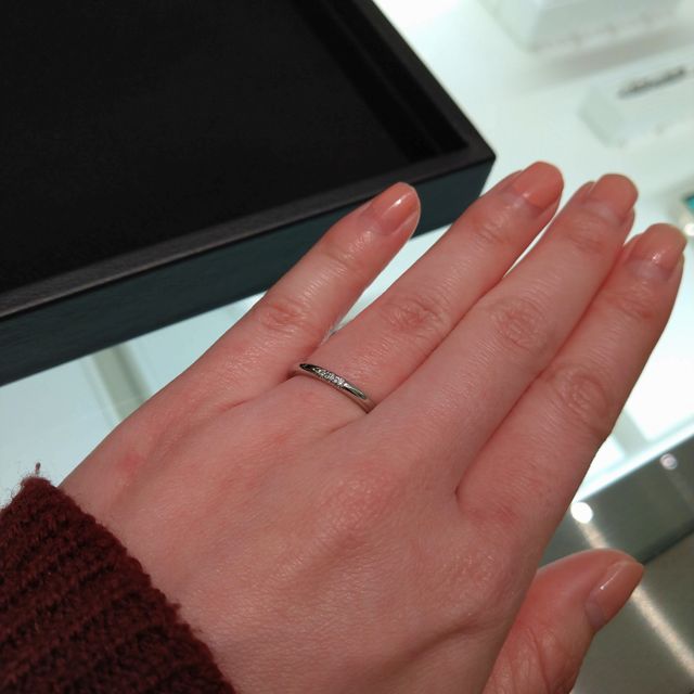 【ティファニー(Tiffany & Co.)の口コミ】 シンプルなダイヤ付きのものを探していて、お店の方がおすすめしてくれた…