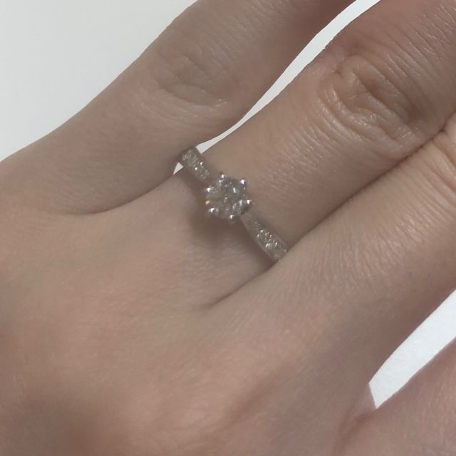 【BRILLIANCE+(ブリリアンスプラス)の口コミ】 0.5カラットという大きいサイズのダイヤモンド にしては手の出しやすい価…