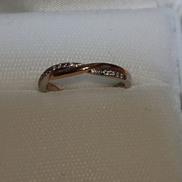 【LEGAN(レガン)の口コミ】 種類がたくさんあってかなり悩みましたが、形が可愛くて、石もキラキラで…