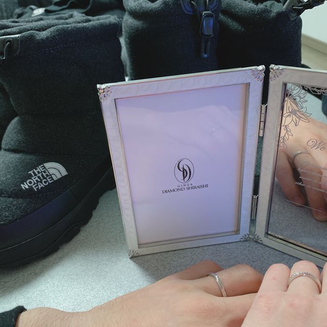 【銀座ダイヤモンドシライシの口コミ】 華奢ながらも、幅広くデザインされていて
指が綺麗に見えたのと、指輪が回…