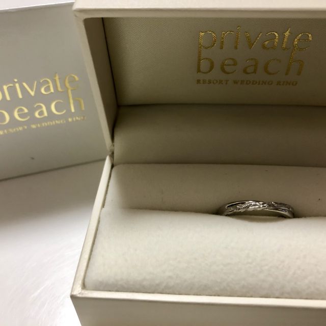 【PRIVATE BEACH(プライベートビーチ)の口コミ】 デザインと形に一目惚れで購入しました。嵌めてみるとキラッとか輝き、尚…