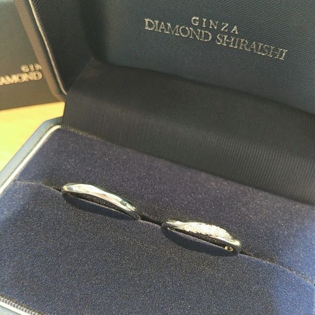 【銀座ダイヤモンドシライシの口コミ】 彼女の指が細く、ごつごつした指輪が似合わなかったため、指輪のデザイン…