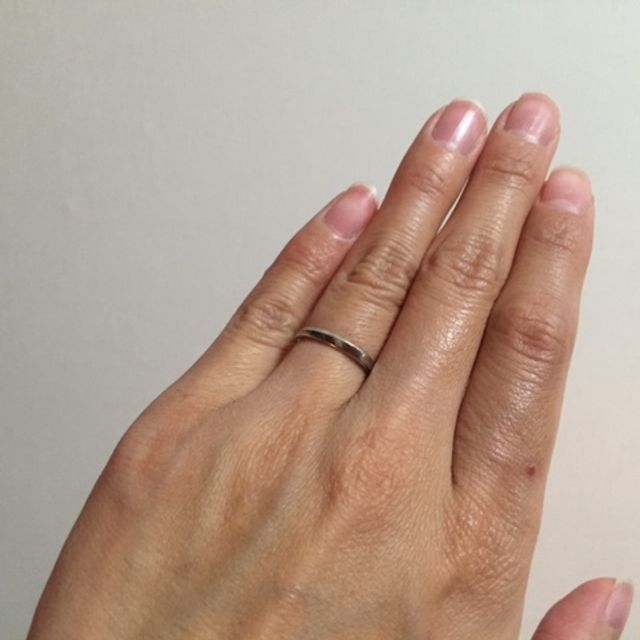 【4℃ BRIDAL(ヨンドシーブライダル)の口コミ】 二人ともあまり派手なものは好きではないため比較的シンプルなタイプの指…