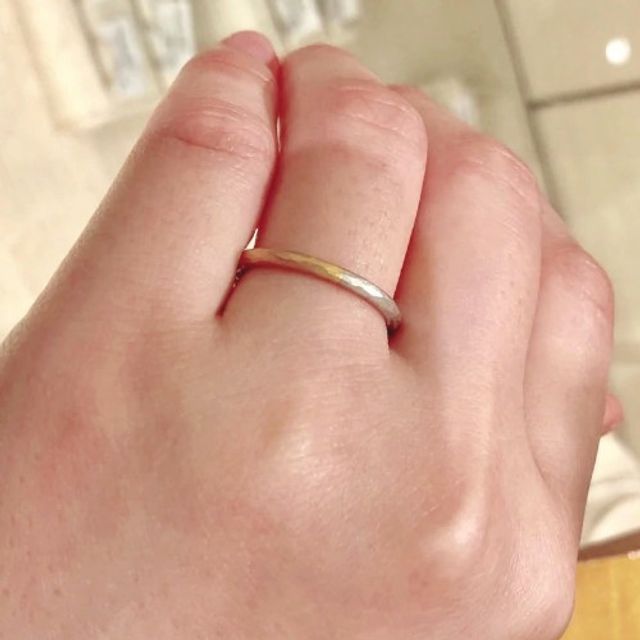 【MALCOLM BETTS(マルコムベッツ)の口コミ】 リングの製造の工程が全てハンドメイドであり、世界に一つだけになるので…