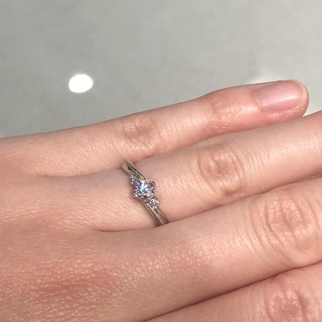 【アイプリモ(I-PRIMO)の口コミ】 個人の感覚によらない所で言うと、
・手のひらの輪郭にあったウェーブ型の…