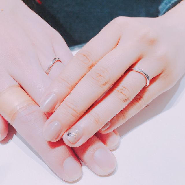 【銀座ダイヤモンドシライシの口コミ】 指輪は太すぎず細すぎず、つけ心地が良かったです。わたしが欲しかったウ…