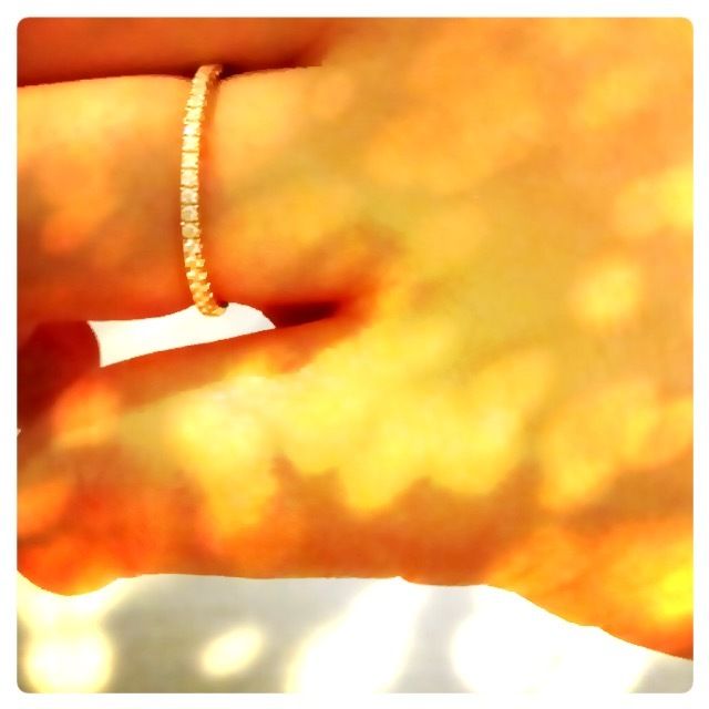 【カルティエ(Cartier)の口コミ】 いわゆる石付きのスタンダードの婚約指輪よりも、シンプルで結婚指輪とも…