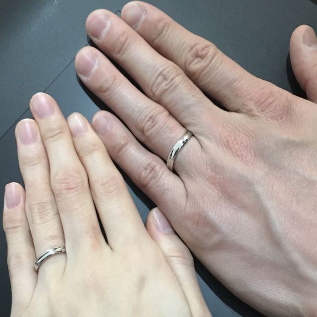 【PILOT BRIDAL(パイロットブライダル)の口コミ】 緩やかな曲線で石のないシンプルなものを探しており、姉が結婚指輪にパイ…