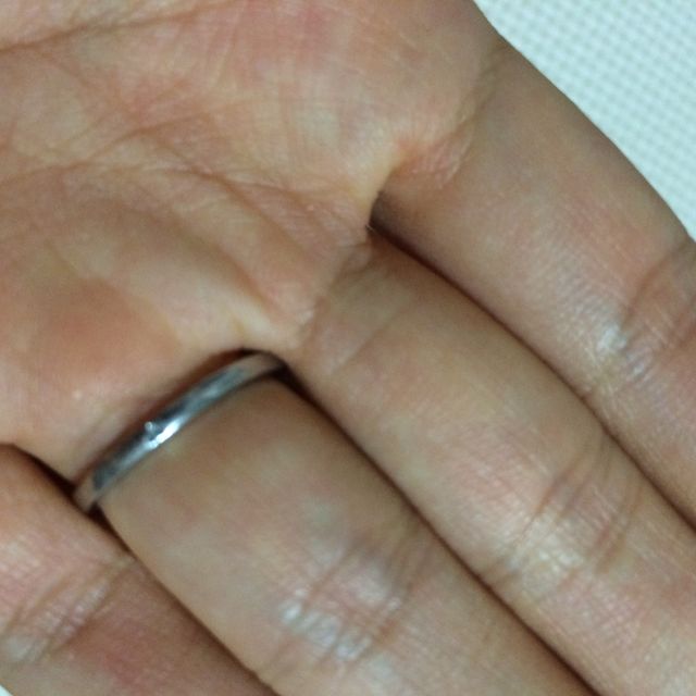 【4℃ BRIDAL(ヨンドシーブライダル)の口コミ】 まずは内側にミッキーの刻印がある事が一番の決め手でした。
主人も私もデ…