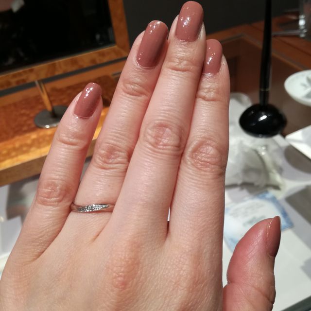 【銀座ダイヤモンドシライシの口コミ】 小さなダイヤモンドがついているデザインですがダイヤモンドがほんとにキ…