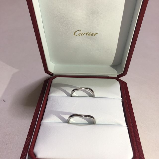 【カルティエ(Cartier)の口コミ】 カルティエのロゴが入ってるものがよかった。なのでロゴ入りの中から選ん…