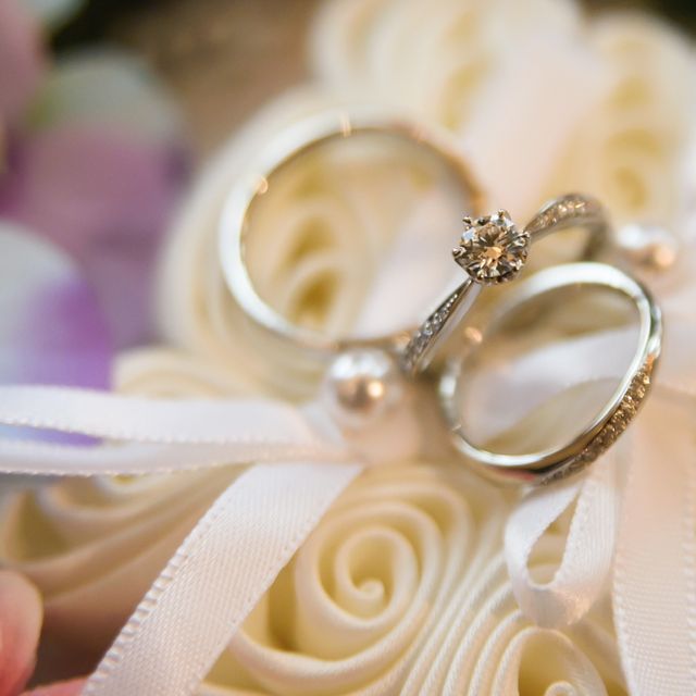 【4℃ BRIDAL(ヨンドシーブライダル)の口コミ】 関節が太く、根元が細い私の指にはウエーブ型の方指の間の水掻きにフィッ…