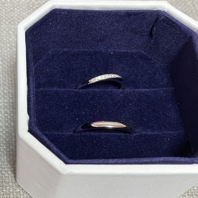 【4℃ BRIDAL(ヨンドシーブライダル)の口コミ】 関節が太く、根元が細い私の指にはウエーブ型の方指の間の水掻きにフィッ…