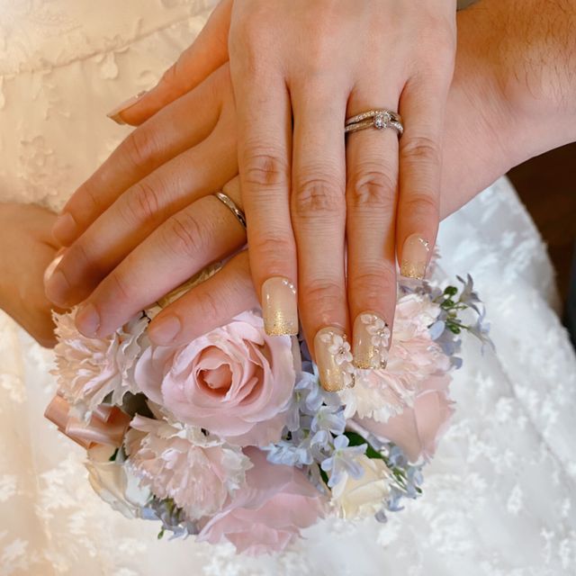 【4℃ BRIDAL(ヨンドシーブライダル)の口コミ】 関節が太く、根元が細い私の指にはウエーブ型の方指の間の水掻きにフィッ…