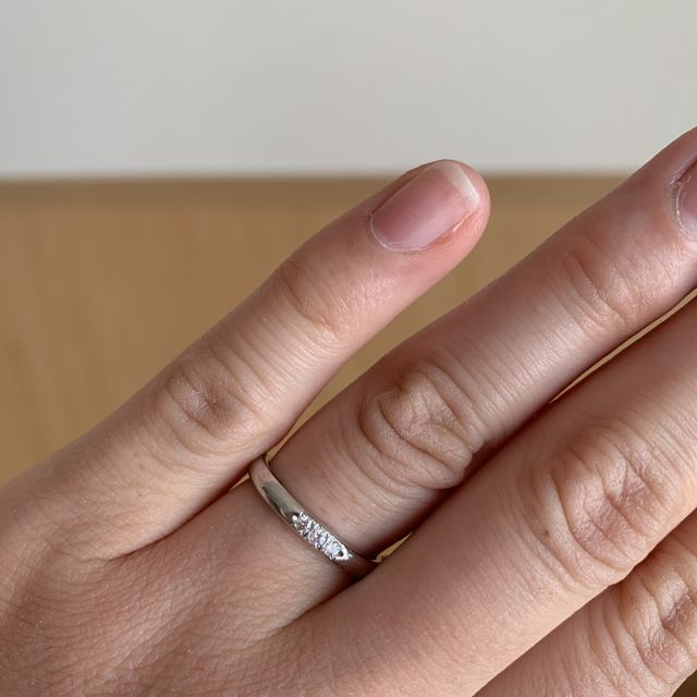 【アイプリモ(I-PRIMO)の口コミ】 シンプルなデザインだけど、小さめのダイヤモンドも３つある。
いくつか試…