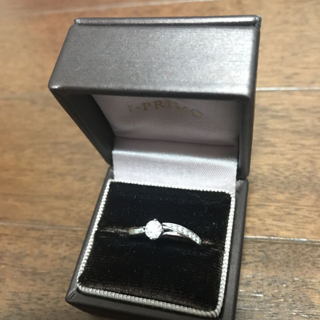 【アイプリモ(I-PRIMO)の口コミ】 指輪のデザインは、シンプルすぎず派手すぎないものにしたいと思って探し…