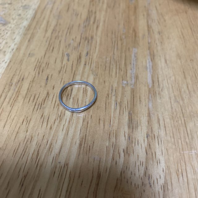 【銀座ダイヤモンドシライシの口コミ】 もともと指輪をつけることなどに違和感を感じやすいので、
付けていること…