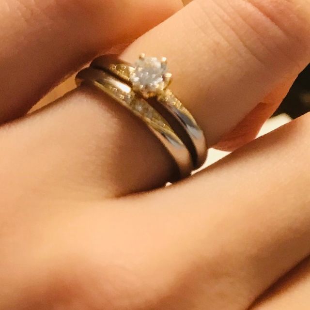 【RosettE(ロゼット)の口コミ】 もともとは違うデザインを購入しようと思っていましたが、婚約指輪は立て…