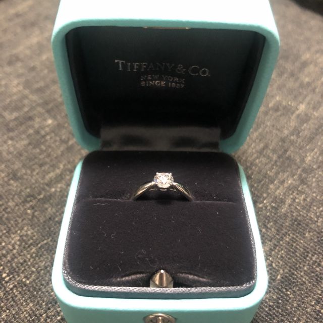 【ティファニー(Tiffany & Co.)の口コミ】 日本人に似合うように作られたハーモニーの婚約指輪で、つけ心地が良くダ…
