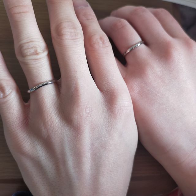 【GALA JEWELRY(ガラジュエリー)の口コミ】 プラチナのシンプルなデザインのもの、と決めていました。2人で10万くらい…