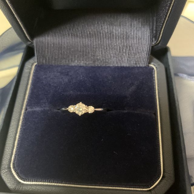 【銀座ダイヤモンドシライシの口コミ】 彼女と見に行ったときに彼女が気に入ったから。価格は思っているより高か…