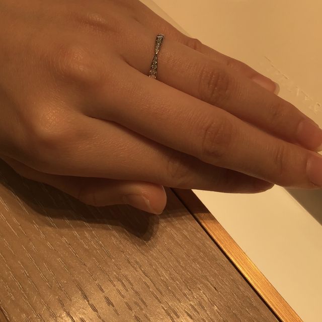 【ティファニー(Tiffany & Co.)の口コミ】 エタニティでダイヤがぎっしり詰まっていますので、とても豪華です。キラ…