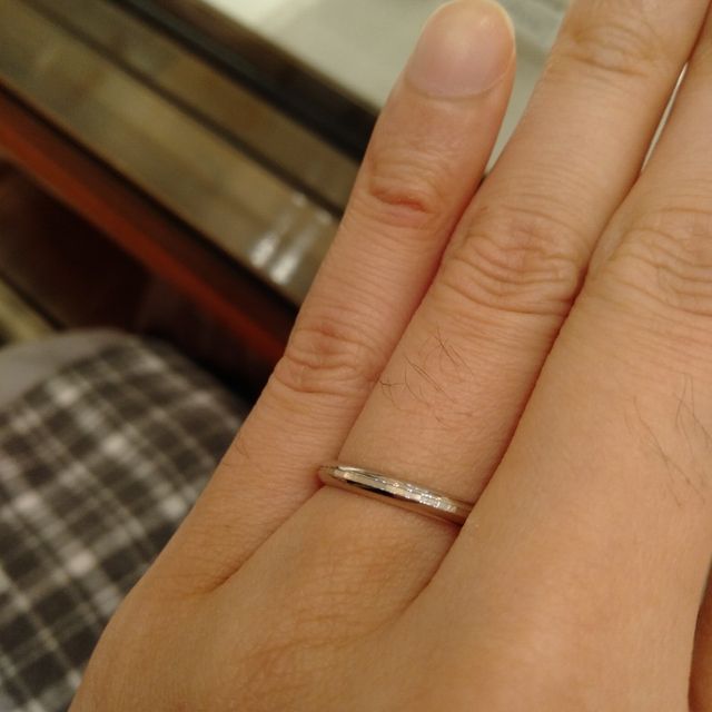 【CHARMY(チャーミー)の口コミ】 デザインが独特で気に入りました。結婚指輪は日常使いするので、デザイン…