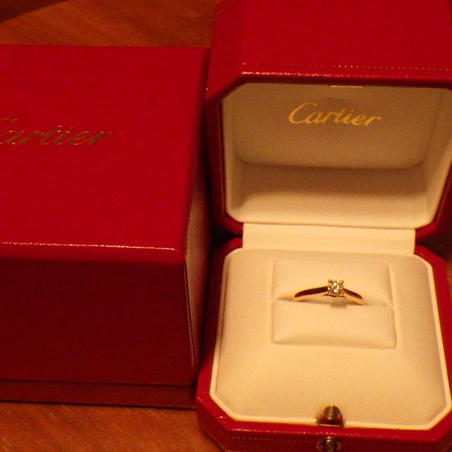 【カルティエ(Cartier)の口コミ】 「婚約指輪はカルティエ！」と決めていたので、今の旦那にお願いして一緒…