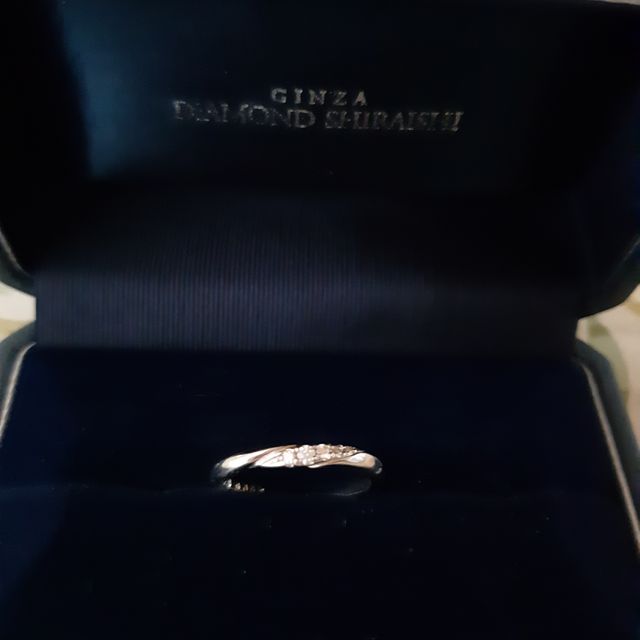【銀座ダイヤモンドシライシの口コミ】 シンプルだけど、華やかさもあり、素敵な指輪です。普段使いにぴったりで…