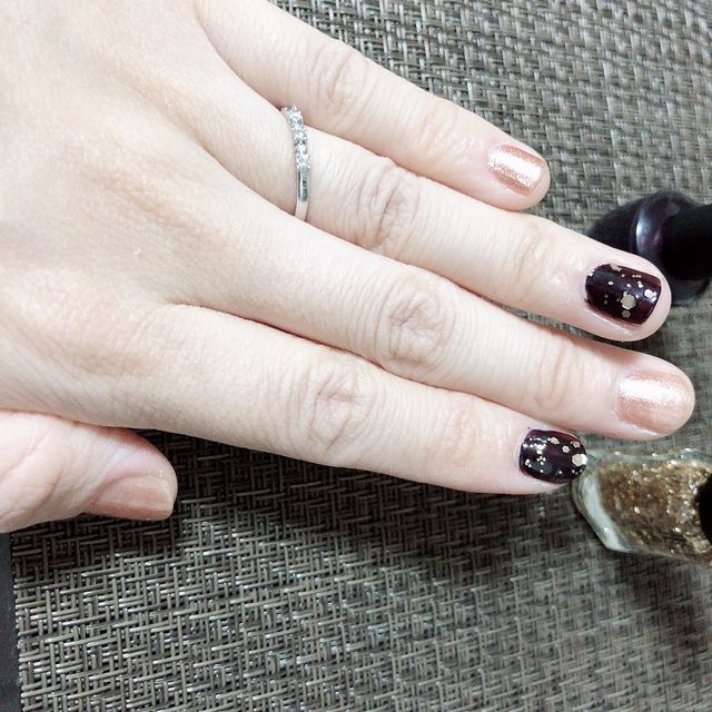 【俄(にわか)の口コミ】 星の音という名前が素敵な指輪です。
名前の通り大小のダイヤが並んでいて…