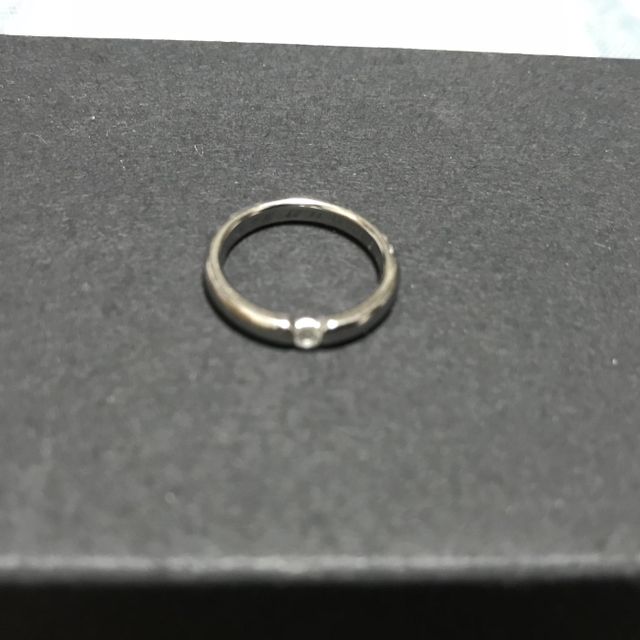 【銀座ダイヤモンドシライシの口コミ】 シンプルながらも中央に光る一粒ダイヤに一目惚れし、ありそうであまり見…