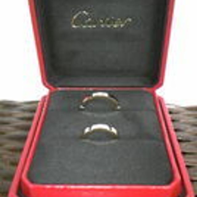 【カルティエ(Cartier)の口コミ】 他のブランドの指輪と迷ったのですが、形が少し個性的で日本人の肌馴染み…