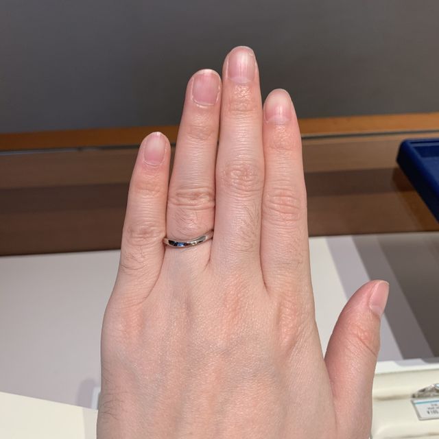 【銀座ダイヤモンドシライシの口コミ】 クセが強すぎないが、ひとひねりあるデザインを探していた。スタッフさん…