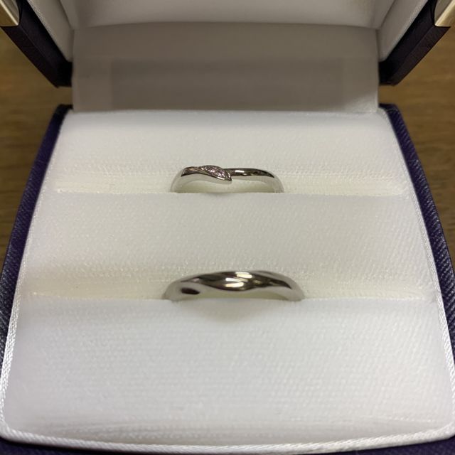【俄(にわか)の口コミ】 デザインがとても良かったです。
v字の指輪にしたいと思っていたのですが…