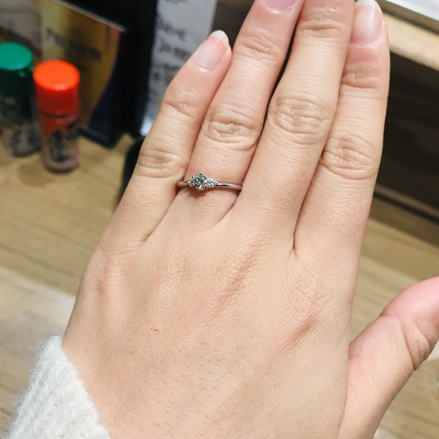 【銀座ダイヤモンドシライシの口コミ】 ダイヤモンドがどこのお店よりも一番綺麗だったから。
デザインがシンプル…