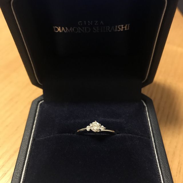 【銀座ダイヤモンドシライシの口コミ】 ダイヤモンドがどこのお店よりも一番綺麗だったから。
デザインがシンプル…
