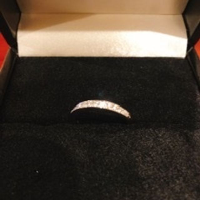 【EIKA(エイカ)の口コミ】 最初はストレートにしようと思っていましたが、実際に指輪をはめたときに…