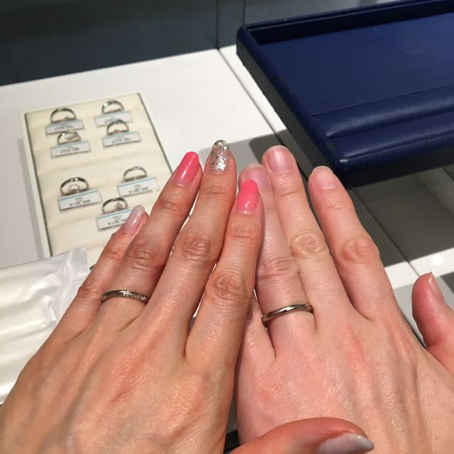 【銀座ダイヤモンドシライシの口コミ】 ハーフエタニティと同じ位の数のメレダイヤモンドが入ってますがギラギラ…