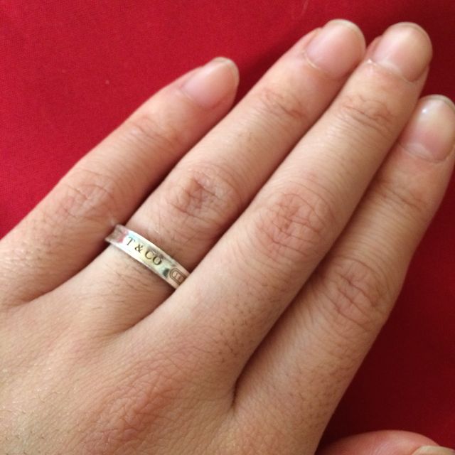 【ティファニー(Tiffany & Co.)の口コミ】 一般的な細く丸みがかった形の指輪はあまり好きではなかったので、少し存…