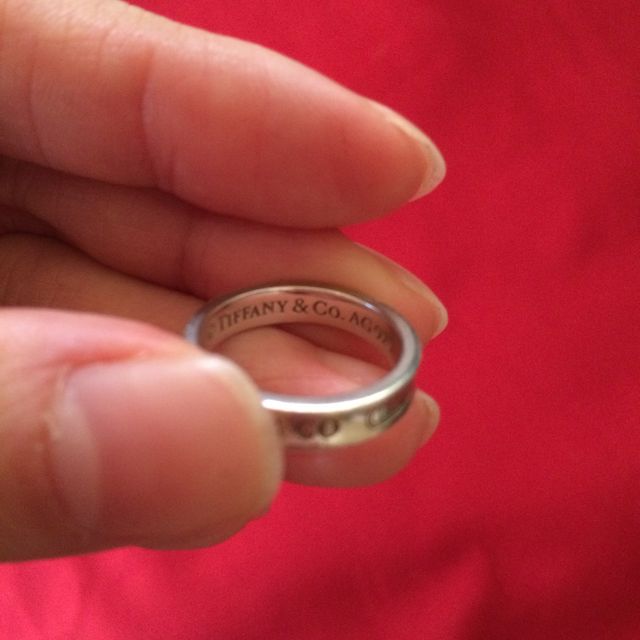 【ティファニー(Tiffany & Co.)の口コミ】 一般的な細く丸みがかった形の指輪はあまり好きではなかったので、少し存…
