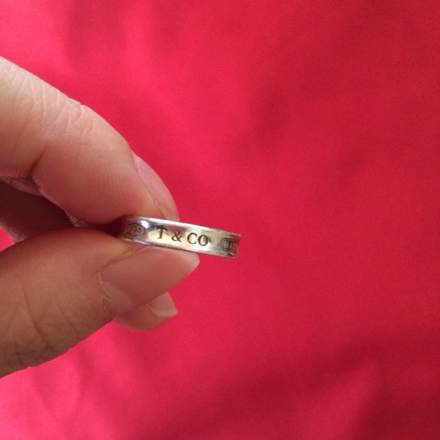 【ティファニー(Tiffany & Co.)の口コミ】 一般的な細く丸みがかった形の指輪はあまり好きではなかったので、少し存…