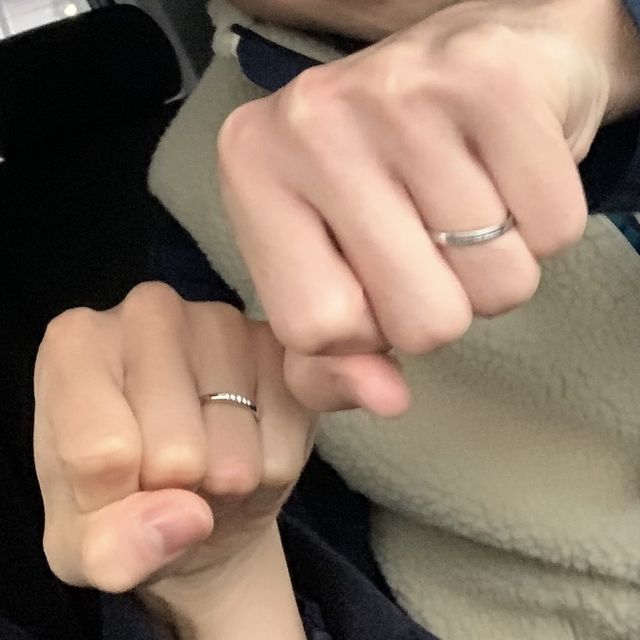 【銀座ダイヤモンドシライシの口コミ】 男女ともにシンプルなデザインでもインパクトがあり、一瞬で惚れました。…