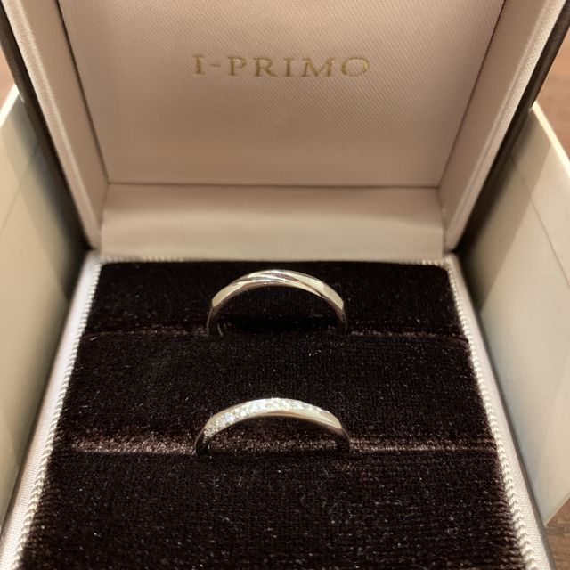 【アイプリモ(I-PRIMO)の口コミ】 ストレートの指輪ですが、ウェーブのようにも見えて、光の調節でダイヤの…