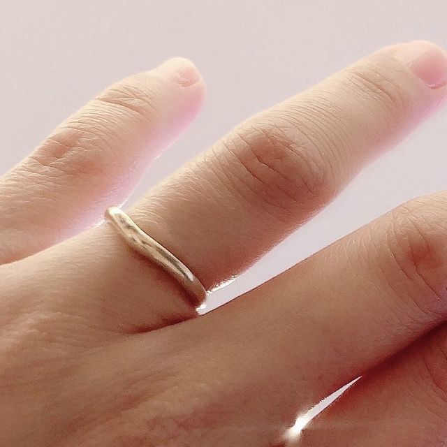 【ブルガリ(BVLGARI)の口コミ】 できるだけ細めでウェーブのかかったデザインが良かったので色々探してい…